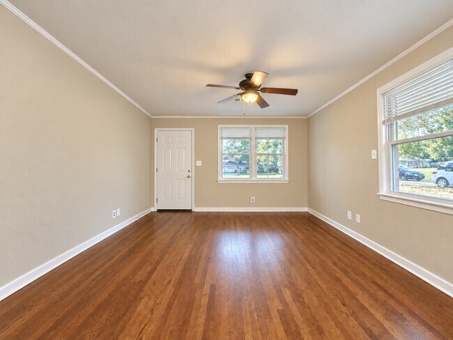 Building Photo - 4229 Hickory Dr
