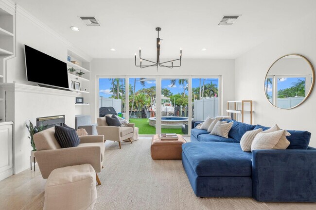 Building Photo - 2739 NE 15th St