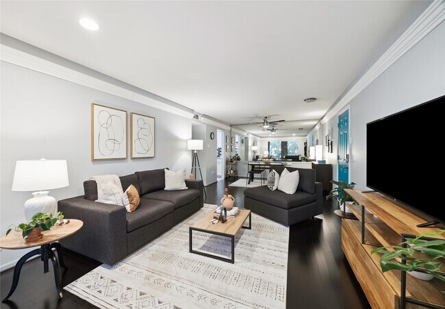 Building Photo - 7555 Katy Fwy