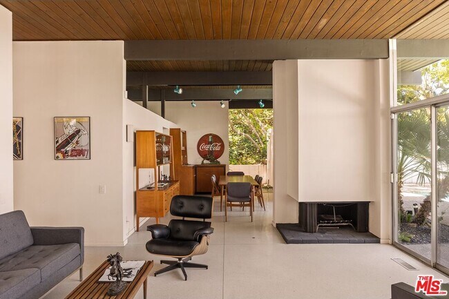 Building Photo - 4965 Calvin Ave