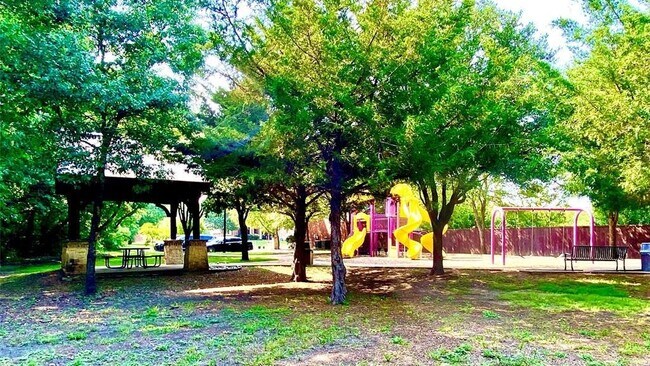Building Photo - 2914 Whispering Pine Blvd