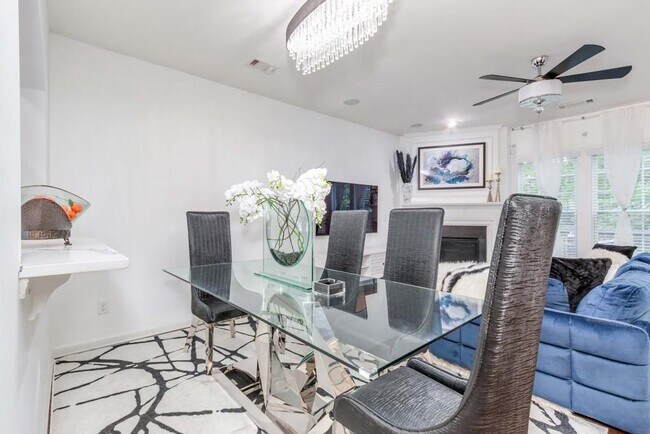 Building Photo - 2345 Limehurst Dr