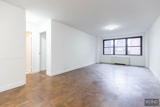 Primary Photo - 96 Fifth Avenue