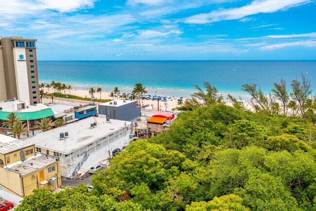 Building Photo - Beachfront Bloo's -2 Units-Ocean View Balc...