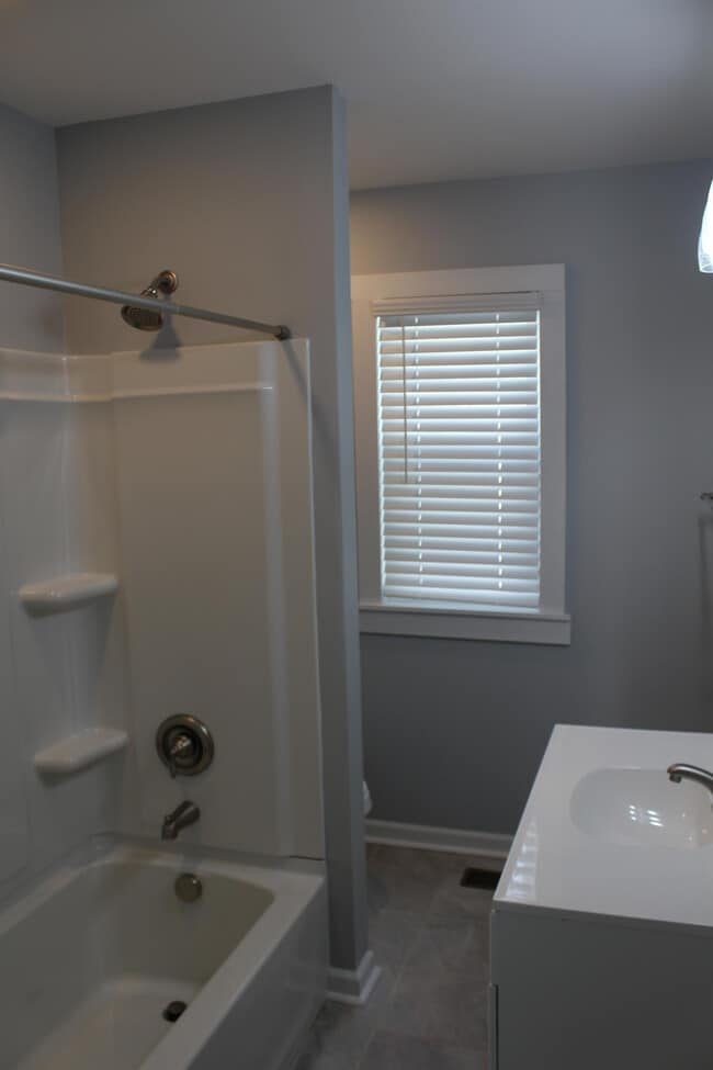 Building Photo - 932 Linwood Ave