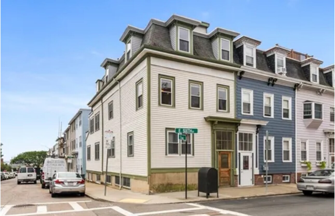 Building Photo - 779 E 6th St