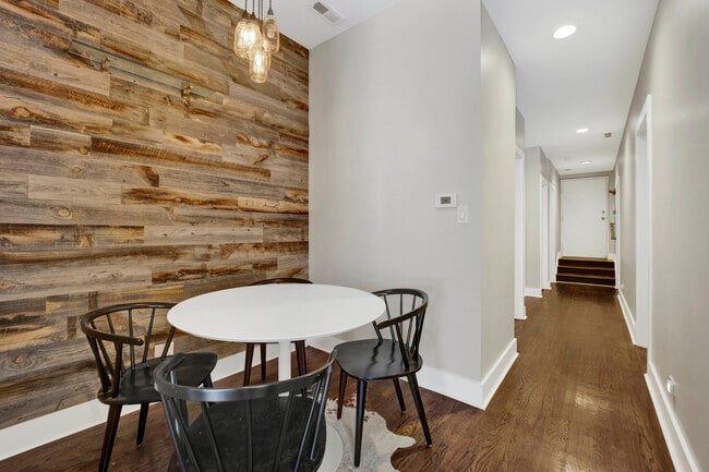 Building Photo - 2846 N Halsted St