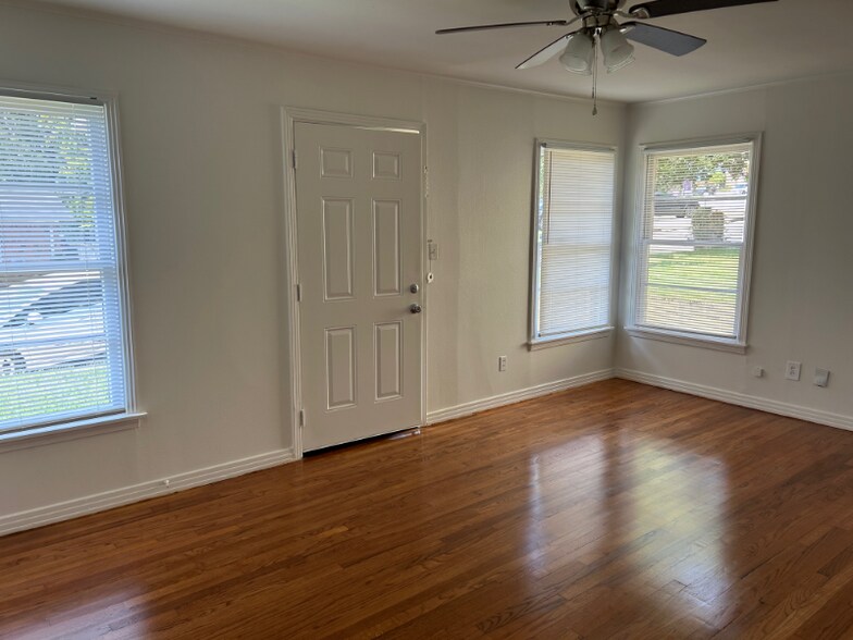 Building Photo - 1118 Woodley St