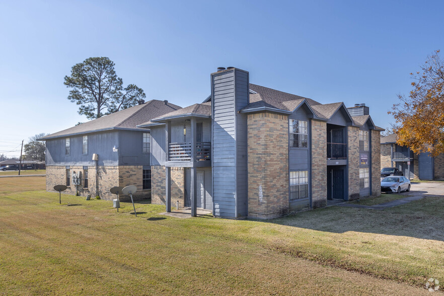 Primary Photo - Hacienda Apartments