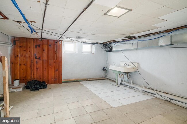 Building Photo - 1610 S 24th St