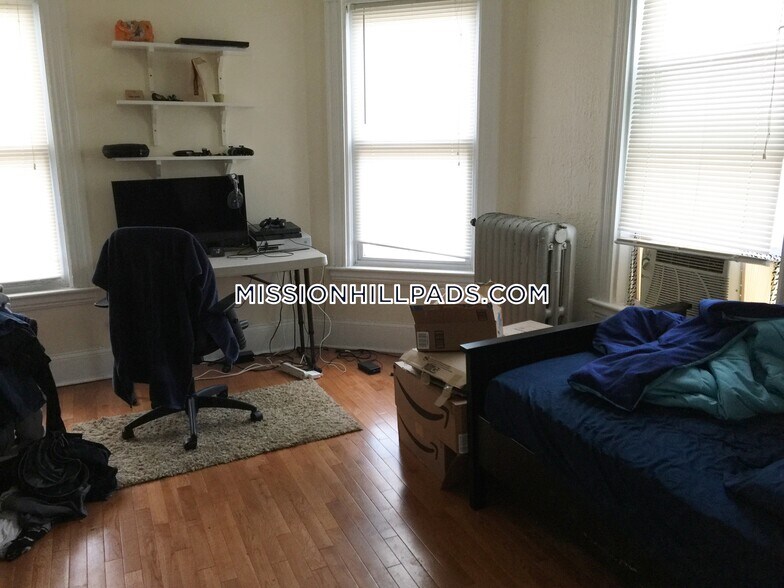 Building Photo - 1 Sachem St