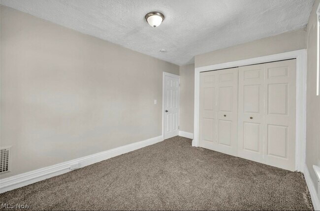 Building Photo - 936 Selwyn Rd