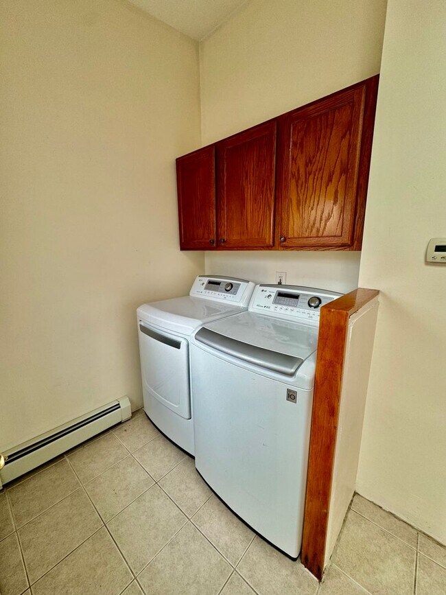 Building Photo - 129 Levering St