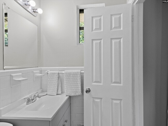 Building Photo - 1342 Karlaney Ave