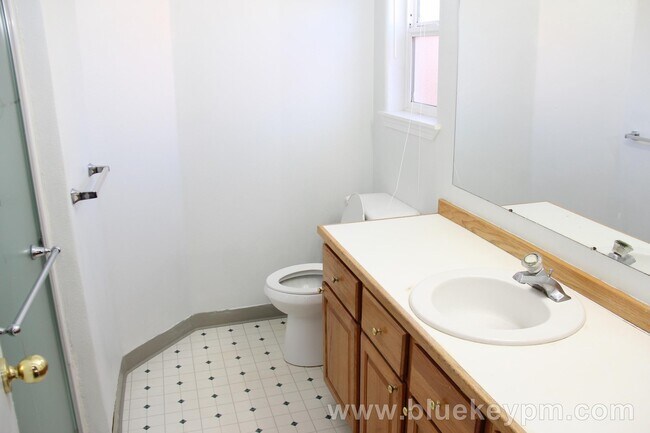 Building Photo - 3 Bed, 2 Bath Home with Large Covered Deck...