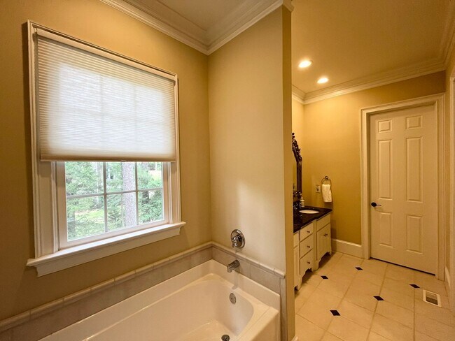 Building Photo - Incredible 4BD, 6.5BA Raleigh Home Near Fa...
