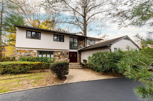 Building Photo - 12 Bolton Dr