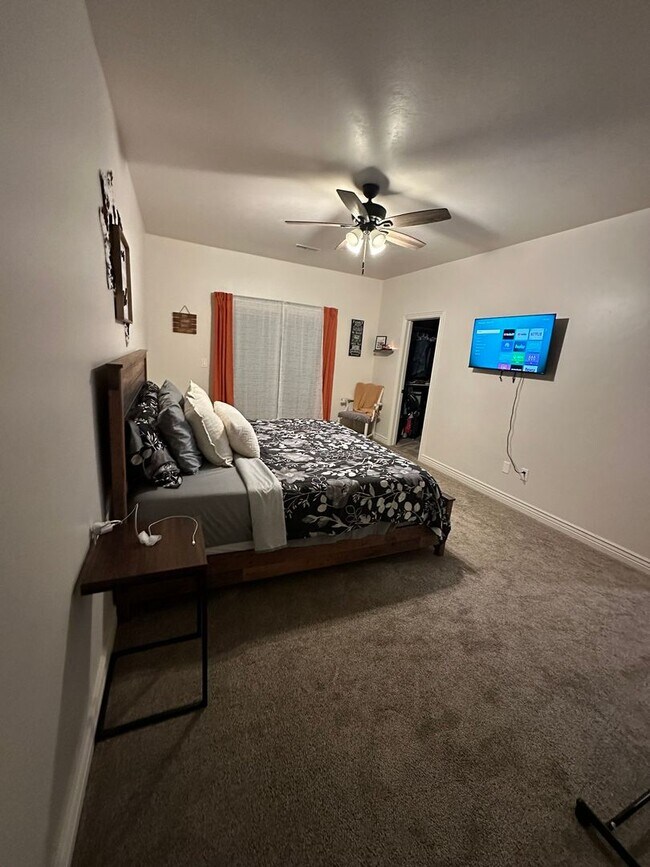 Building Photo - 896 S 110 W