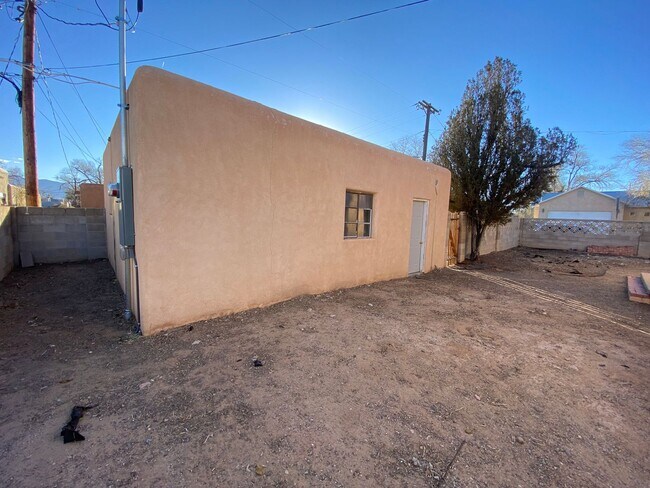 Building Photo - 1200 Stanford Dr NE