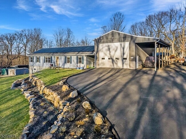 Building Photo - 153 Stag Hill Rd