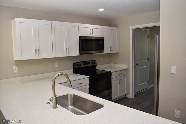 Building Photo - 8159 Hedgecoth Ave