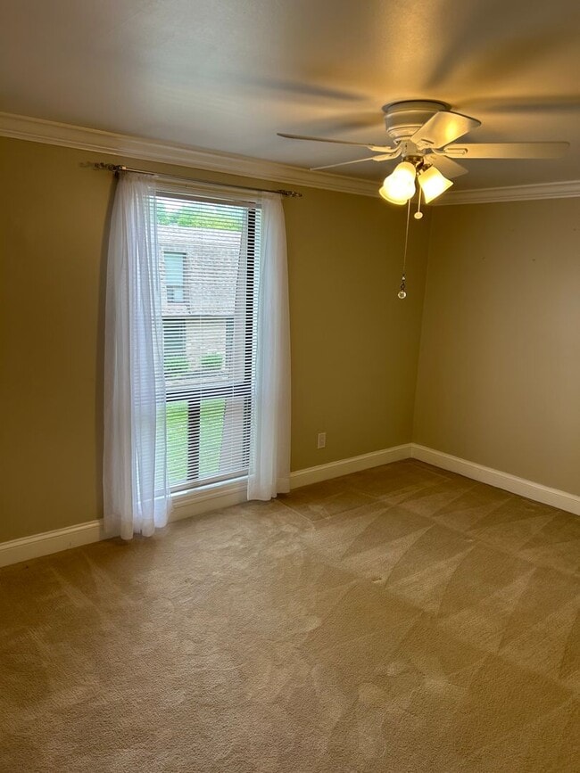 Building Photo - Modern Charm: 2 BR Home with Finished Basement, Pet Friendly, Assigned Parking, and Prime Location!