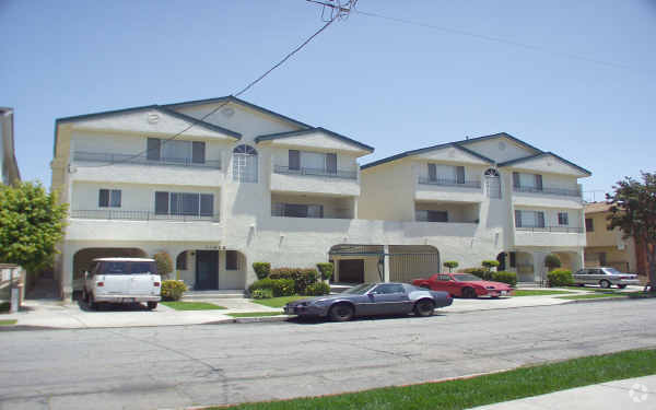 Building Photo - Pacific Villas