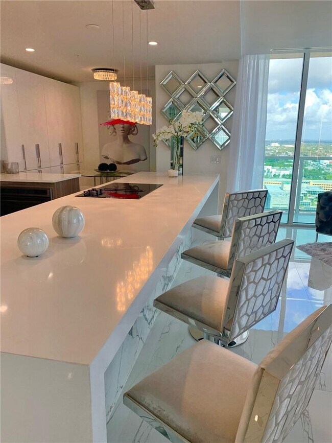 Building Photo - 350 SE 2nd St