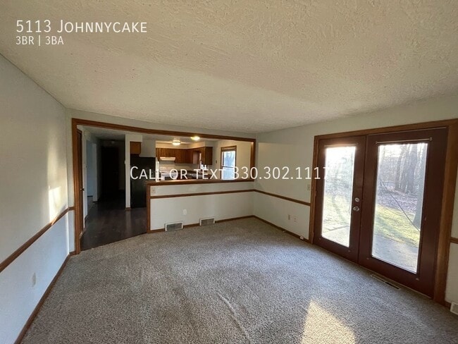 Building Photo - Three bedroom three bathroom duplex for rent