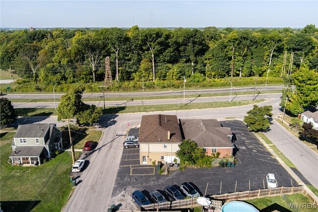 Building Photo - 273 Division St