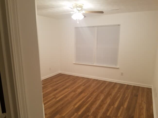 Building Photo - 401 Cricket Ln