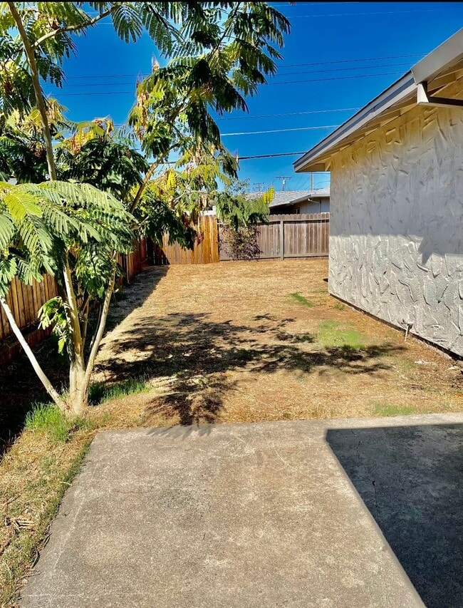 Building Photo - LINCOLNVIL9849