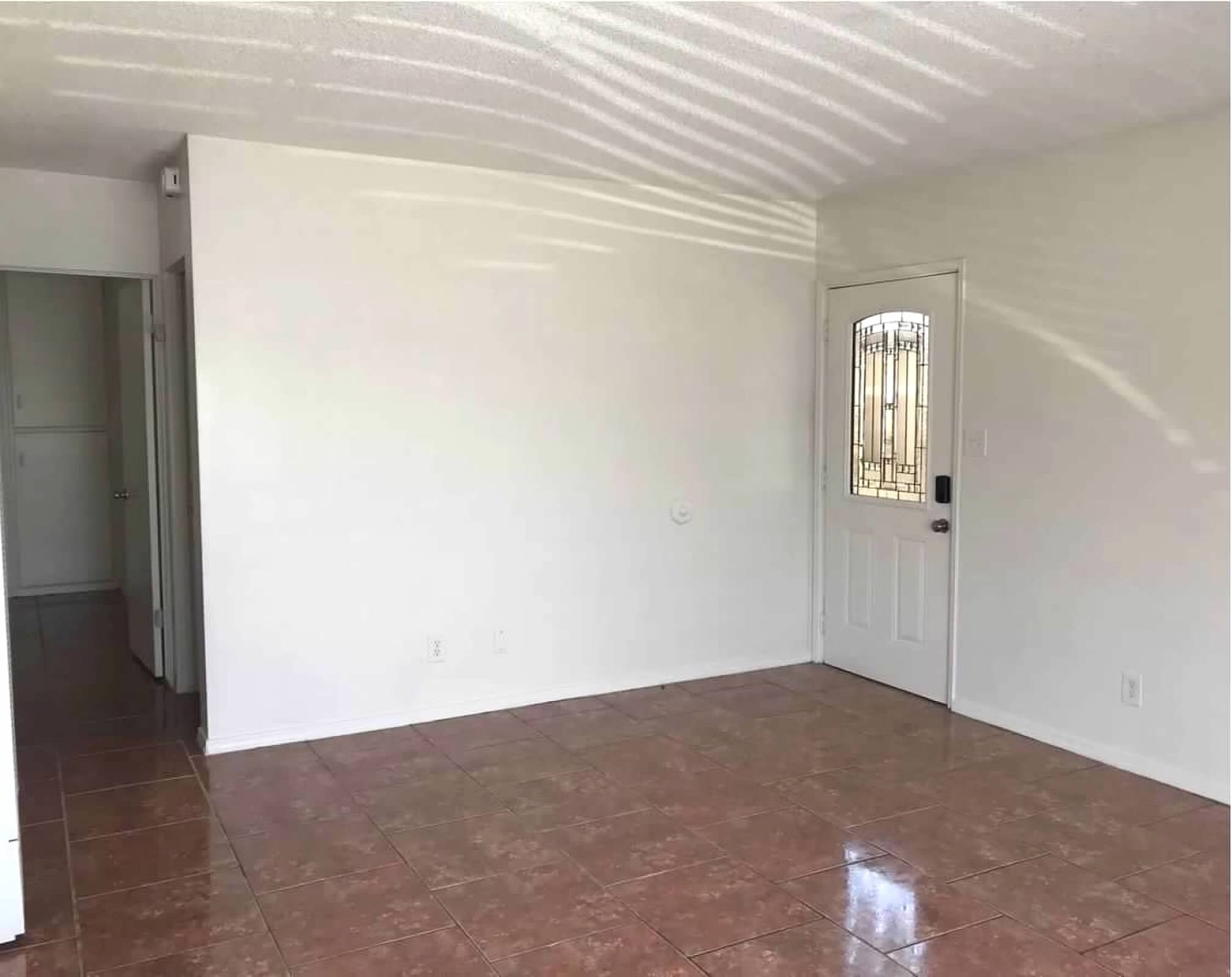 Entrance and hallway - 4068 Oakcrest Dr