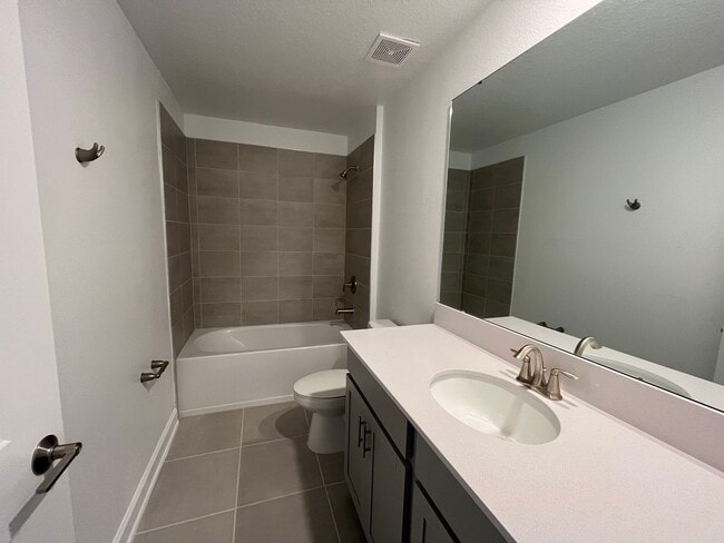 Building Photo - Townhome in Bridgewalk