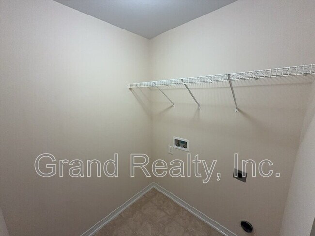 Building Photo - 5800 Glenby Ct