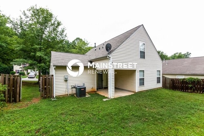 Building Photo - 3 Bedroom Pet-Friendly Home in Charlotte, NC with Main Street Renewal
