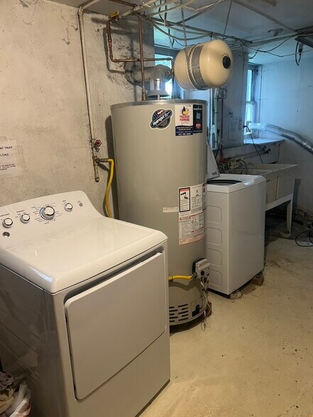 washer/dryer - 1545 Denniston St