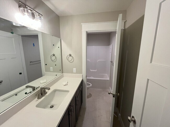 Building Photo - Beautiful, nearly-new 4 bedroom, 2 bath home on a cul-de-sac in the exclusive Lion's Gate neighbo...