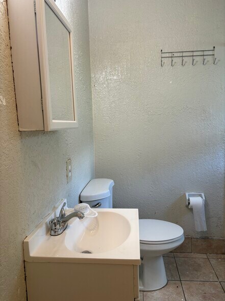 Building Photo - 209 NW 28th Ave