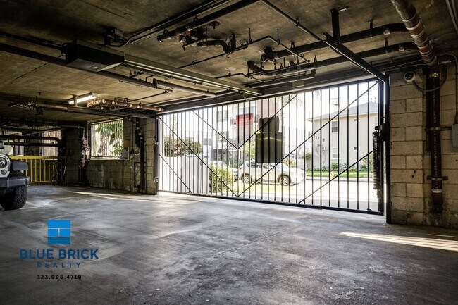 Building Photo - 11225 Morrison St