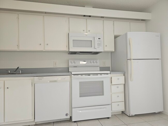 Building Photo - 4635 Orleans Ct