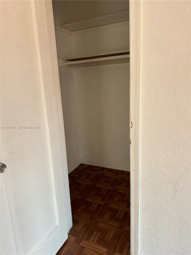 Building Photo - 825 Alton Rd