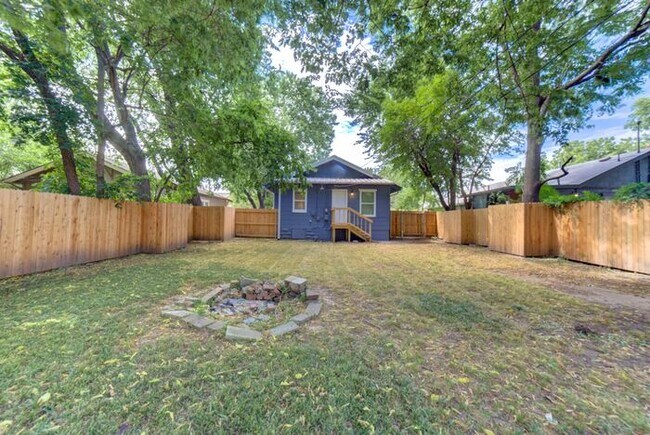 Building Photo - Charming Craftsman 3/1 Home Next To TU!