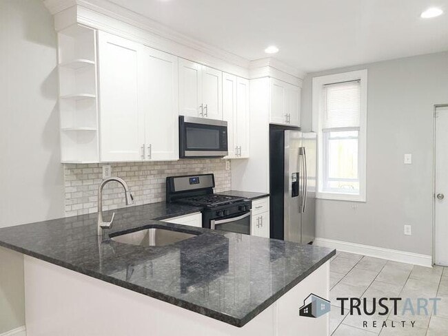 Building Photo - 3 bedroom/2 bath House in Brewerytown, Phi...