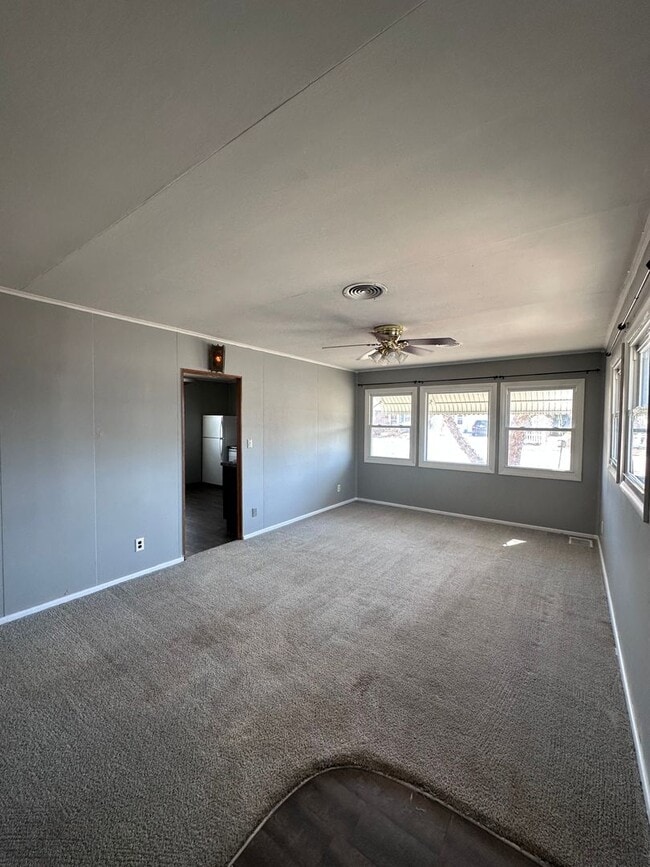 Building Photo - 3 Bedroom 1 Bath Home - Available February 2nd 2026