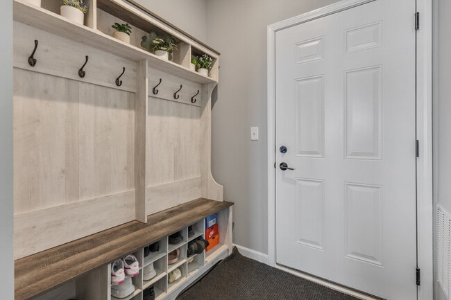 Building Photo - 2227 Ryegrass Ln