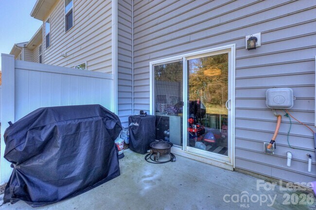 Building Photo - 3800 Yorkshire Pl