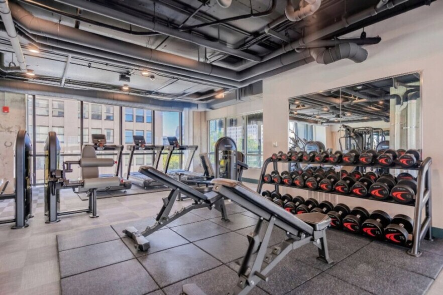 Building Photo - 330 E Vermont St