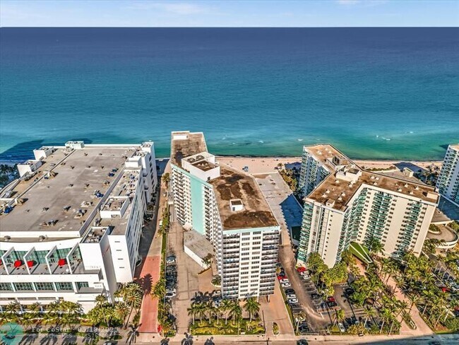 Building Photo - 3725 S Ocean Dr