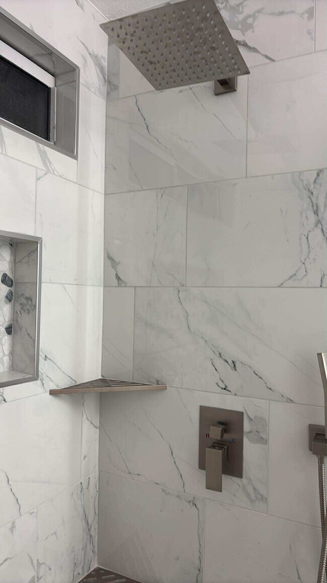 Building Photo - 1680 Gamay Cir